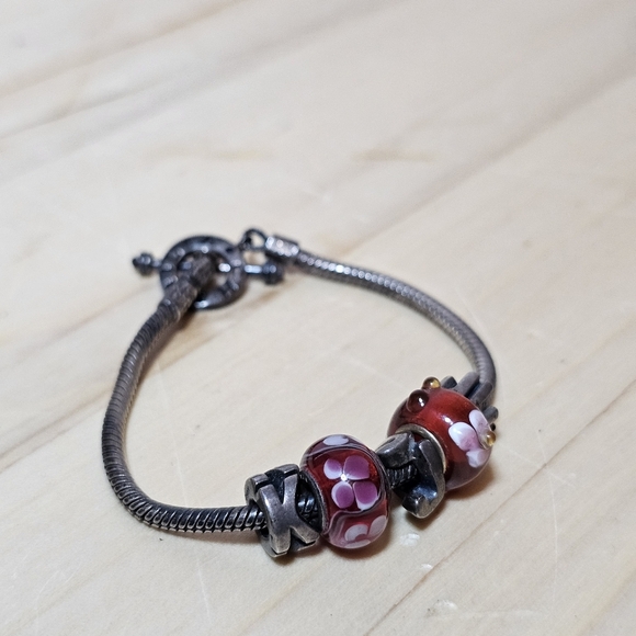 Chamilia Sterling silver 925 snake chain toggle clasp charm bracelet & 5 Charms - Picture 2 of 10